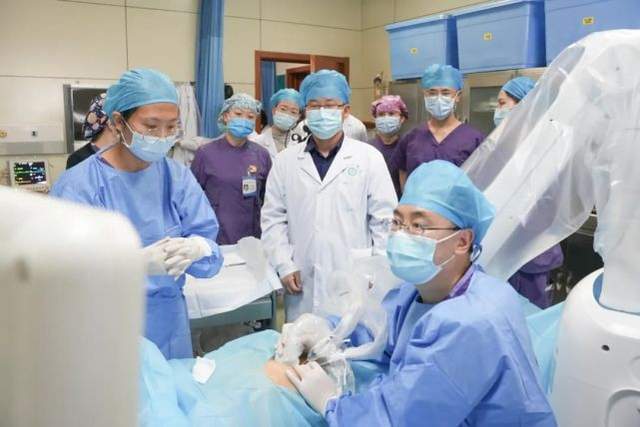 癌细胞|再也不怕癌症了?中国纳秒脉冲电场技术,万伏高压电瞬击癌细胞