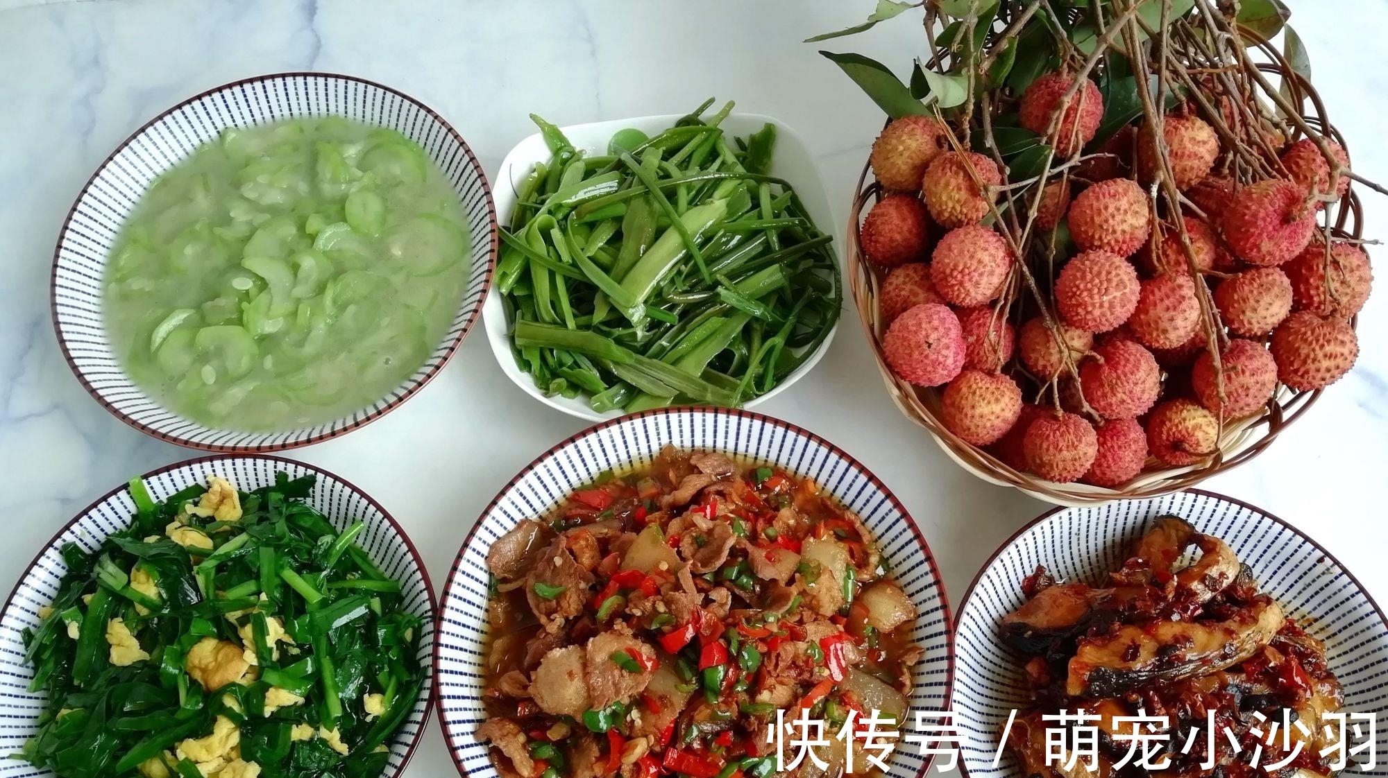 婆婆来吃饭，我做了5道家常菜，一分钱没花，网友：没硬菜，差评