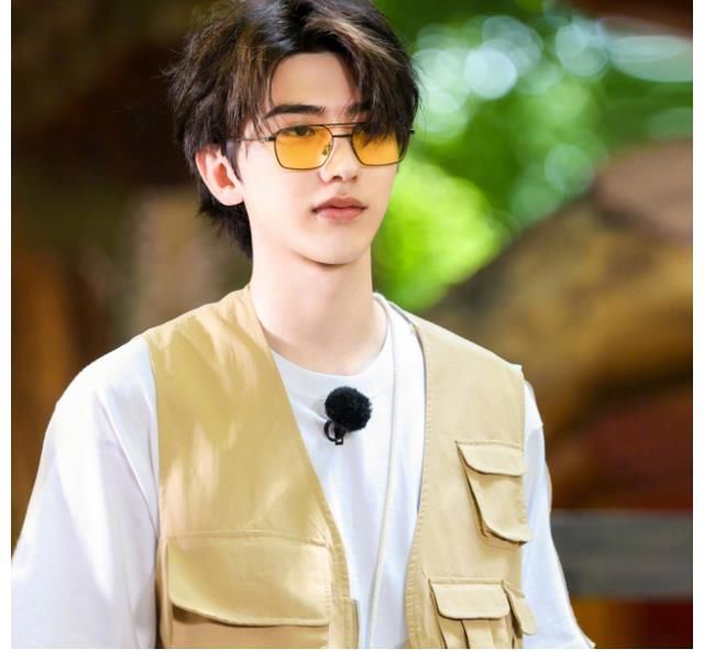 合作|《跑男》不再是唯一綜藝，網(wǎng)傳蔡徐坤與何炅合作，新節(jié)目大家很熟