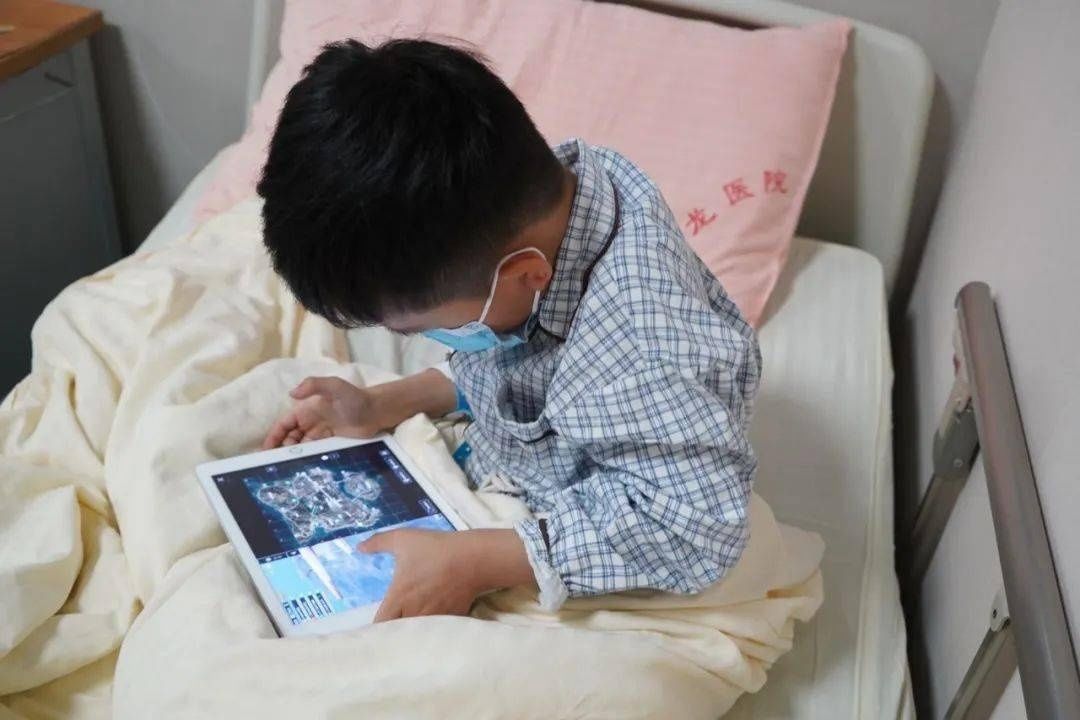 妈妈，我听不见！灯光一打，6岁男童耳朵里竟然反光，母亲惊呆……