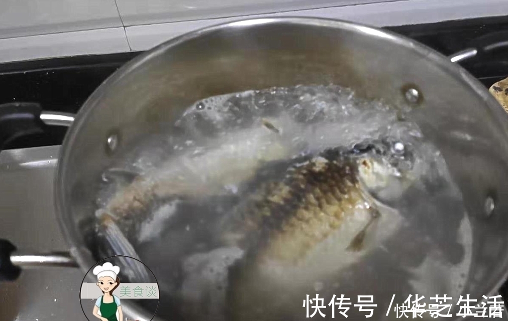 煲汤|煮鲫鱼汤时，加点此菜，清香鲜甜还补钙，秋燥天要多吃，老少皆宜