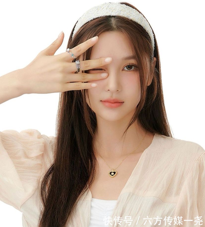 吸睛度|“ 大肠发圈 ”烂大街了!初秋竟然流行土味配饰?