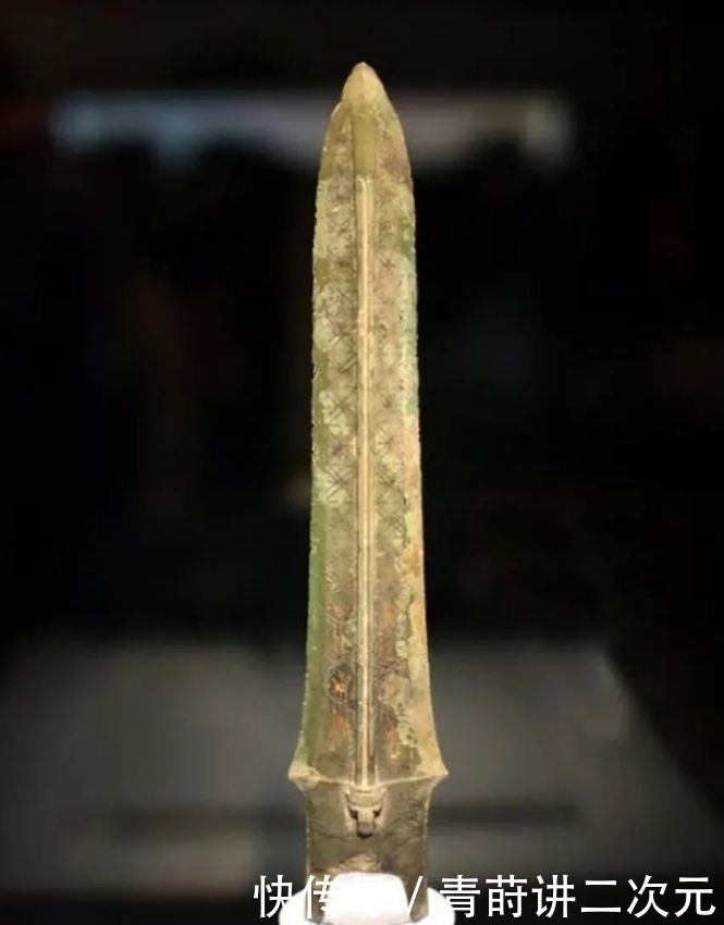 2500年未锈蚀的天下第一剑在新加坡参展时受伤，从此不再出国展览