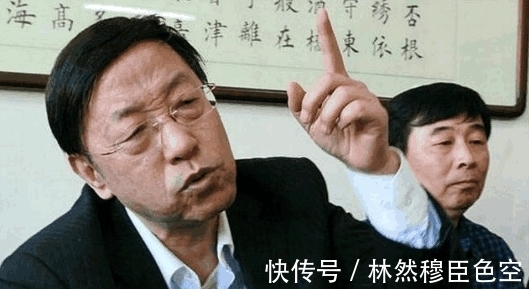 田老师$田蕴章后继有人? 街头艺人模仿惊人相似, 专家却说其成不了书法家