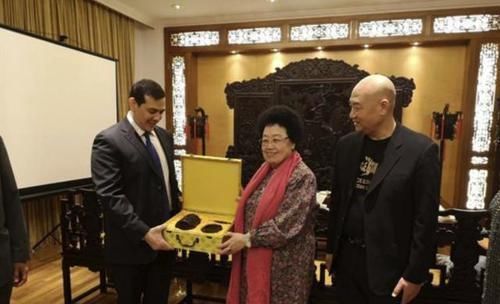 家具|中国最牛女富豪,靠“捡漏”文物发家致富,现身家525亿