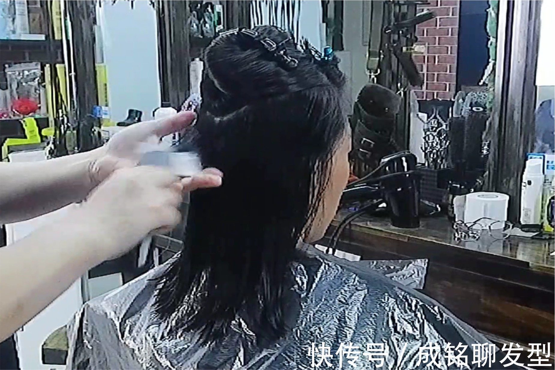 头发|热烫软化时,吹干和湿发涂抹有啥区别?软化速度与烫后质感的区别