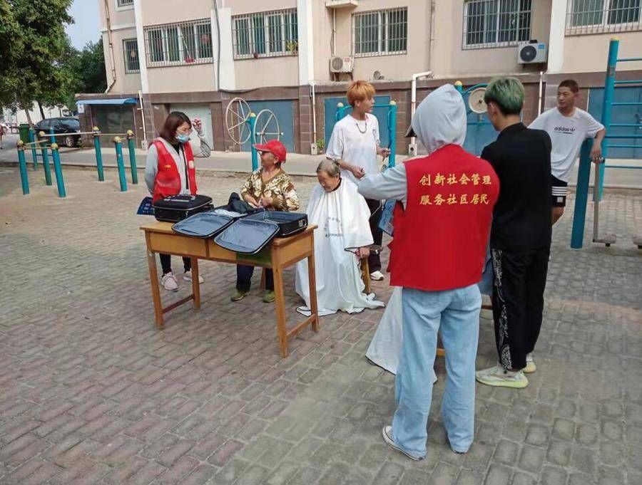 中秋节|志愿者走进南张街道西刘社区，用义剪为辖区居民送上节日问候