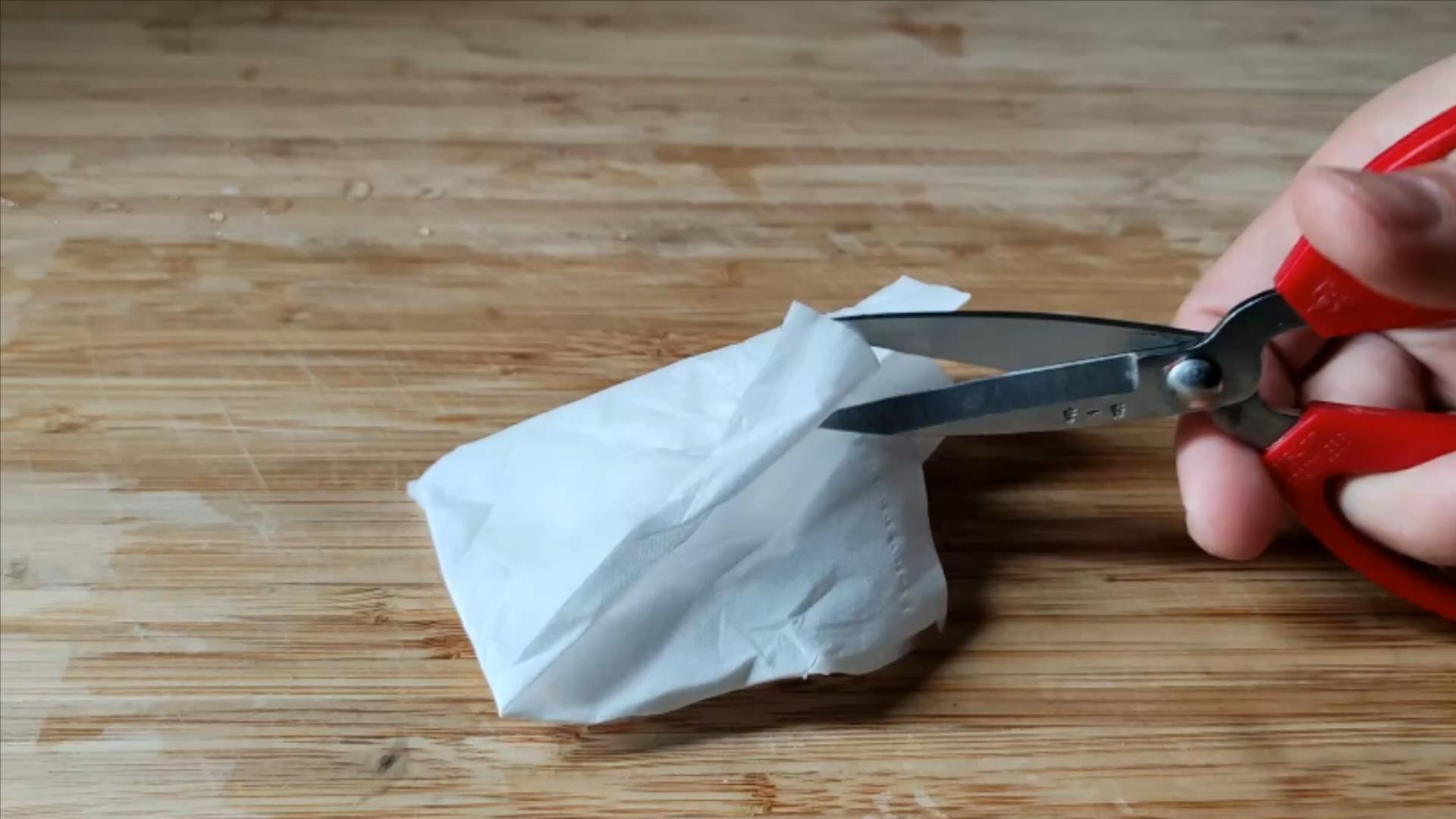 不管剪刀有多钝,学会一招,立马锋利如新,剪棉花非常轻松简单