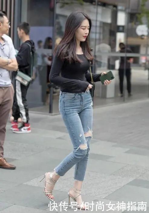 时尚女士小脚裤，牛仔材质弹性好舒适贴身，跟修身T恤搭配堪称完美