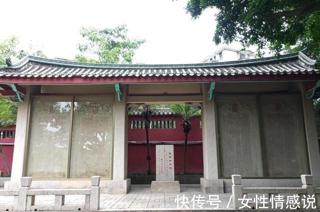 南普陀寺|厦门南普陀寺内有四只石龟，原来它们是驮碑赑屃，和乾隆皇帝有关！