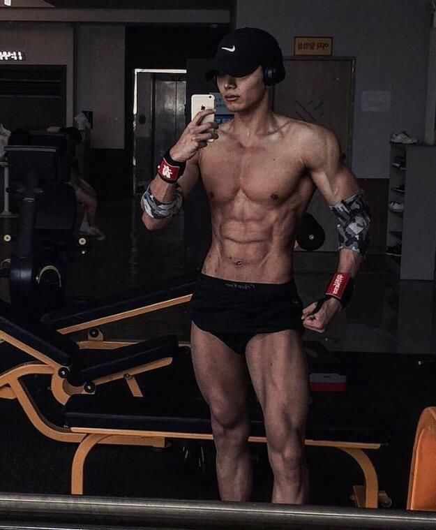 健身|25岁小伙低调健身，一年后练出6块腹肌，完美的身材羡煞网友！