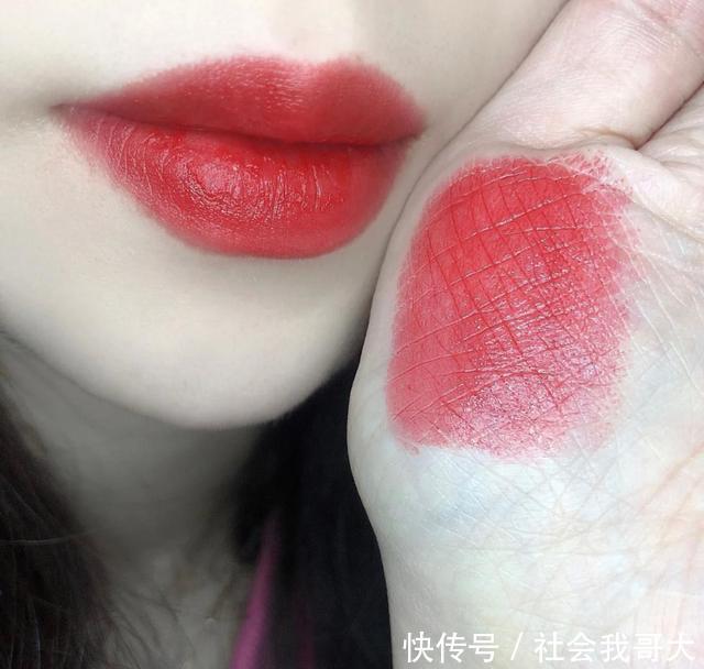 酒红色|这4只热门色,黄皮一涂就踩雷,显黑不说还显老,看你有吗