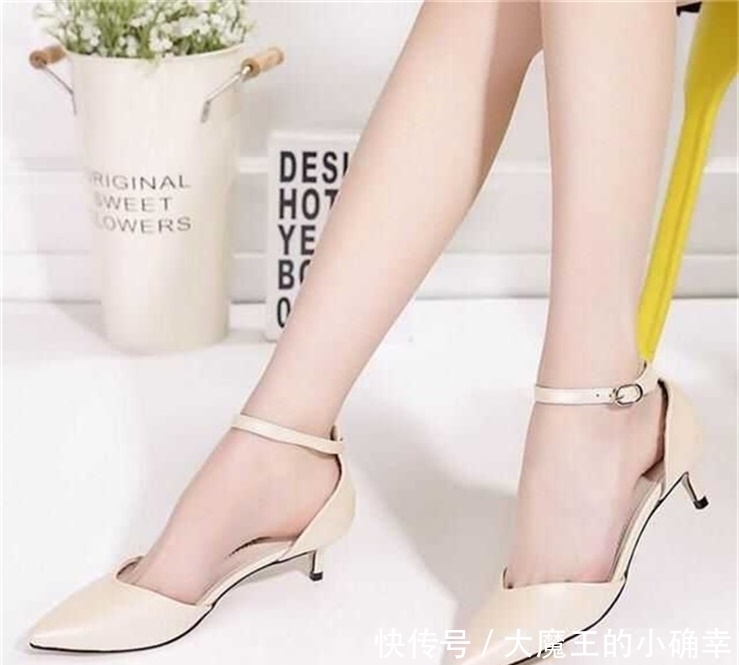 拉长|尖头高跟鞋轻松拉长双腿比例,着实让人着迷
