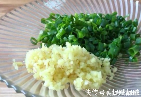 饺子馅|包韭菜馅，这3样不要放！多数人爱放，导致饺子爱出水，腥味也大