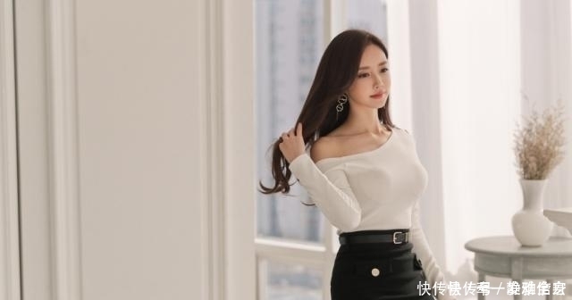 孙允珠穿上不同款式的打底衫，依然能展现出让人羡慕的好身形