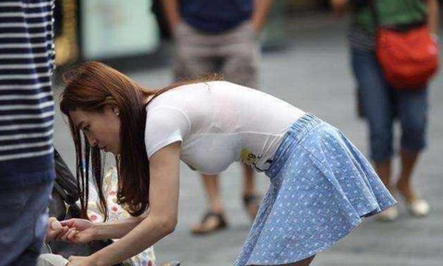 儿子|90后宝妈穿“短裙”接孩子,6岁儿子失控大哭:你能不能换条裙子