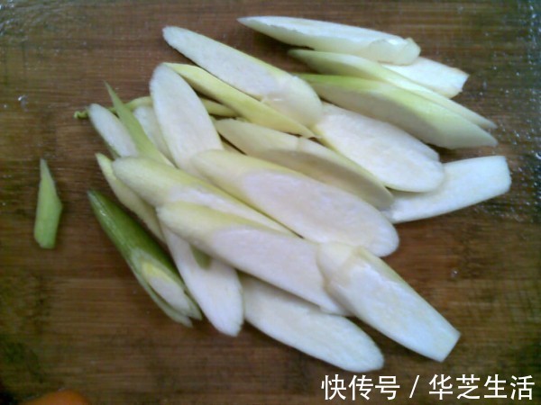 肝脏|肝脏易上火平时多吃2种食物,多喝2种水,降肝火,养护肝脏