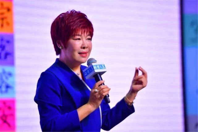 学子|从国学大师到万人唾弃,北大学子轰下台的于丹,背后有何隐情