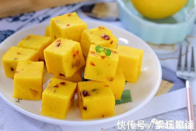 南瓜糕|无油无糖不发酵，儿子却抱着不想撒手一搅一蒸就出锅，太简单