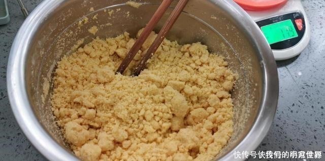 1碗玉米面,2个鸡蛋,不蒸不烤,松软香浓,孩子天天都想吃!