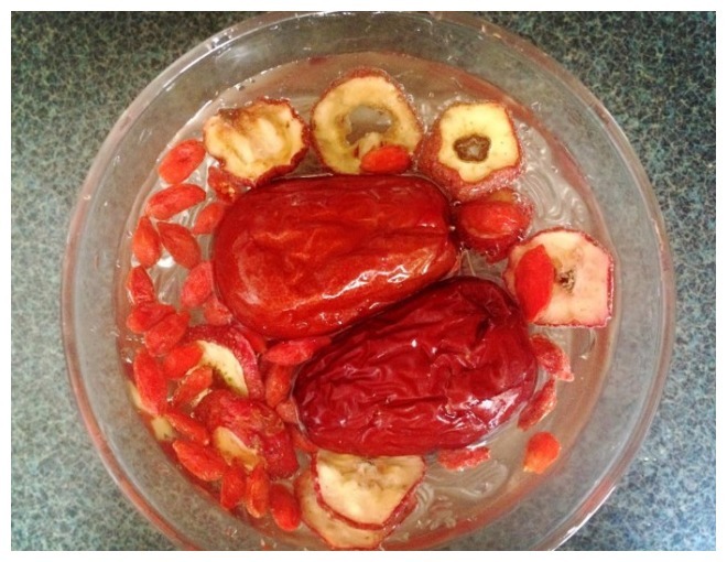 美容养颜|山楂和2种食材一起泡,不出7天,可能会排出湿气,悄悄甩丢大肚