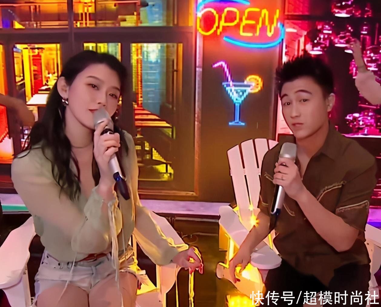  超模|32岁刘雯佛系穿搭太美！毛衣配牛仔裤显朴素，网友：超模界清流