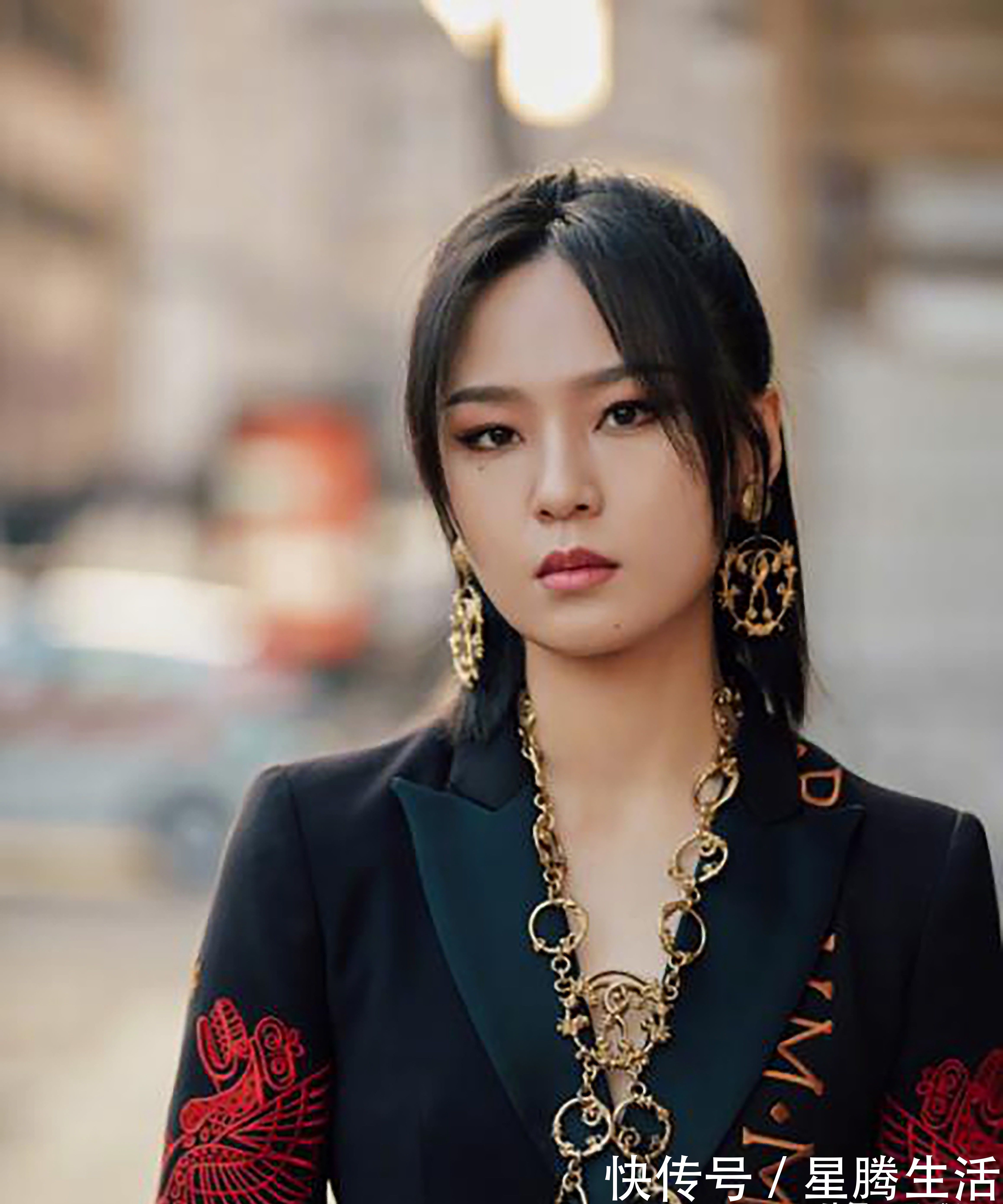 书法家@华语女歌手周笔畅,8幅硬笔书法作品欣赏,网友:她的字很淑女