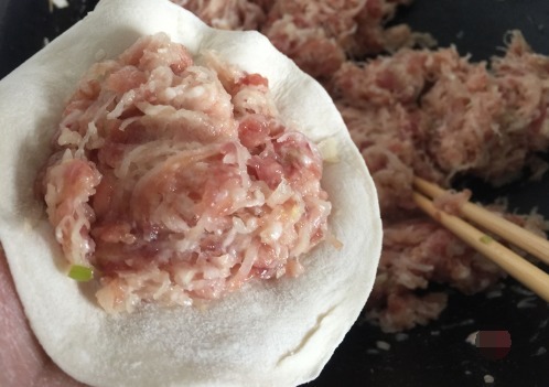 在家烙馅饼,总是没有外面买的皮柔软,其实技巧都在和面上