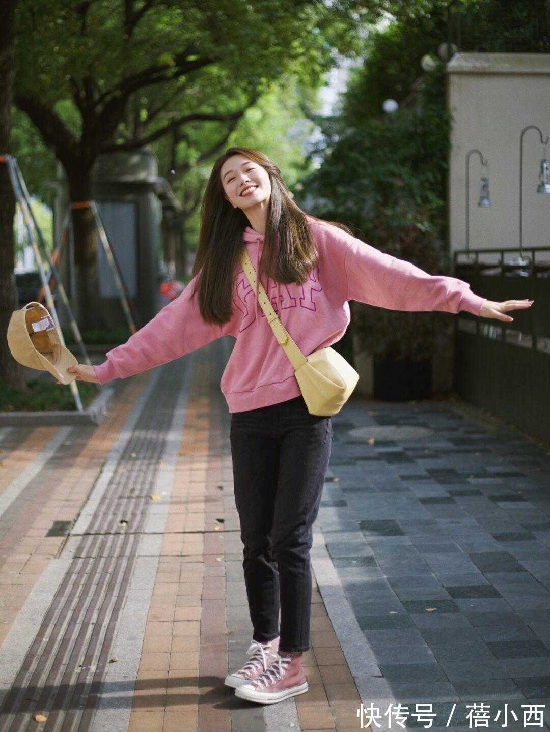 百搭 早春卫衣搭配指南:买这4种流行颜色就够了,百搭显白又不挑身材