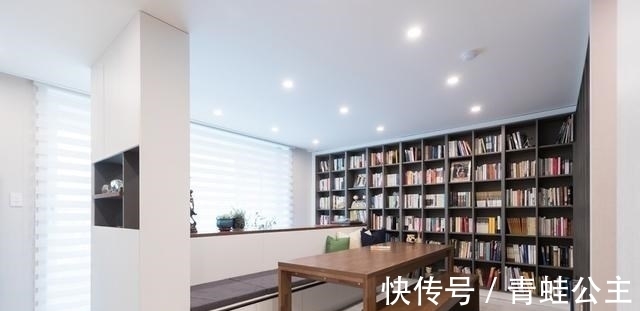 卡座|240㎡足足有4个书房，一家几口各用各的，互不打扰，越看越大气