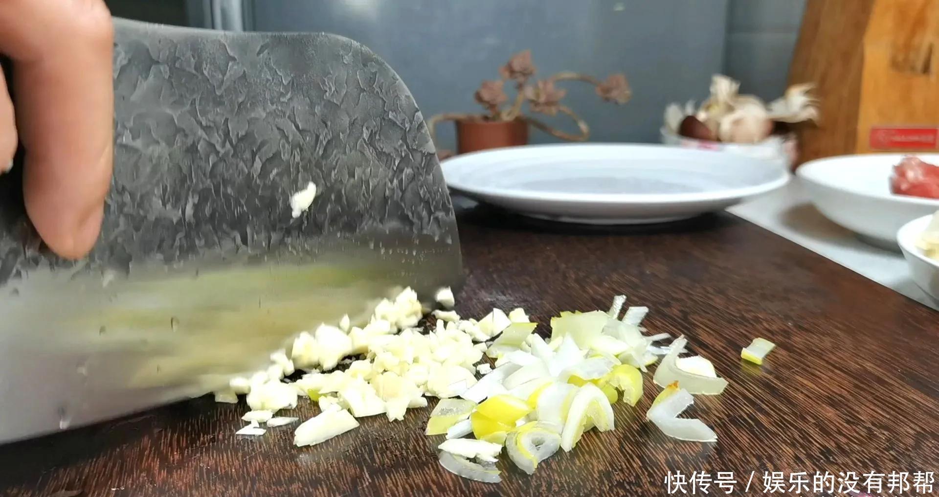 豆腐的新做法,不油不腻,鲜香滑嫩,大人孩子都爱吃