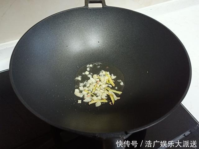 鲍鱼|老两口的极简晚餐,3个菜个个鲜美,好吃不贵无油烟,省事儿