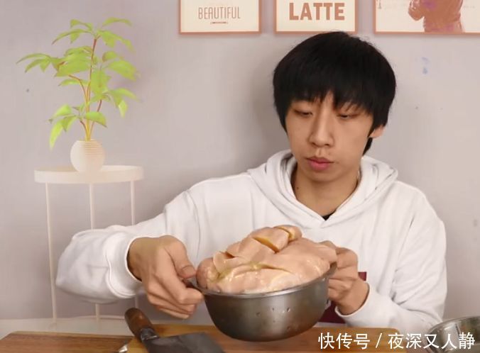 鸡胸肉|用鸡胸肉做肉松成率也太高了,五斤做出满满一大盘,网友:太值得一试