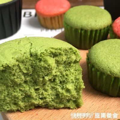 全蛋法双色海绵小蛋糕，小小的一个，可爱好吃，小朋友尤其喜欢