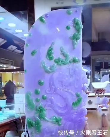 雕工&最大的翡翠宝刀,需要4个人协力才能抬动,但网友们:浪费雕工