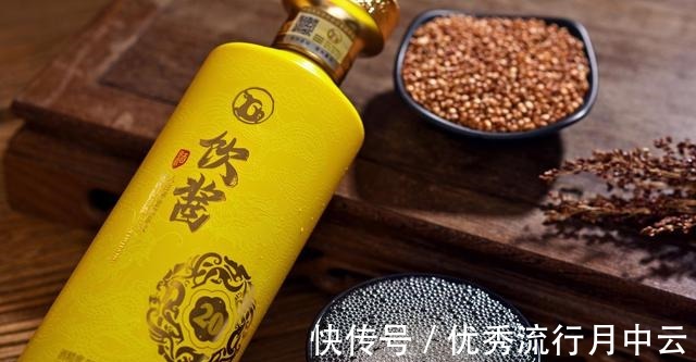 饮酱20年酱香酒雨天小酌一杯才清爽！饮酱20年酱香酒雨天小酌一杯才清爽！