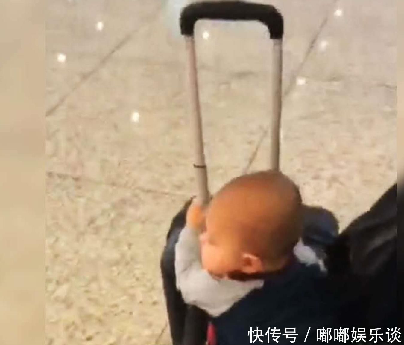 箱子|萌宝5个月就知道帮妈妈拉箱子,宝宝:在这个家里承受了太多太多