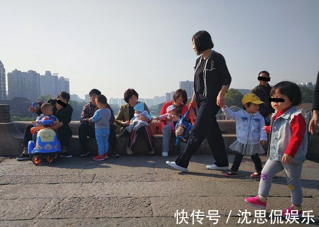 小月|3岁男孩总是“掏裆”,妈妈发现不对劲,检查后才知是“蛲虫病”