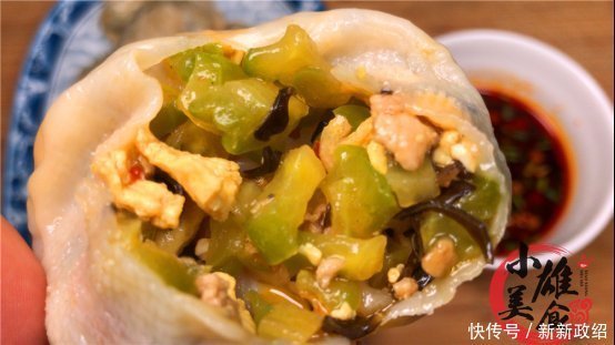 夏天要多吃苦瓜,大厨教你新吃法,不炒不凉拌,一次一大盘都不够