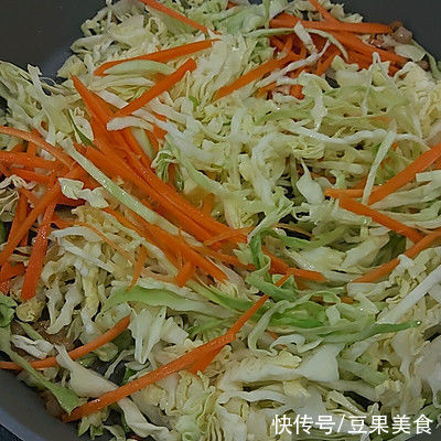 大厨不会告诉你的不放油的_麻辣包菜丝小窍门