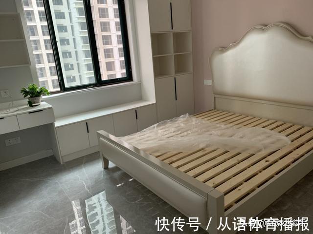 乳胶漆|她家装修花了12万,打造网红款电视墙,请木工师傅打柜子很喜欢