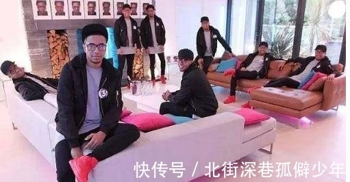 相亲节目|8个一模一样的男人与1个女人朝夕相处, 英国相亲节目更刺激