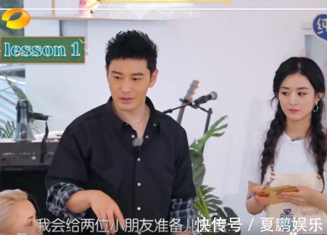 都是中專畢業(yè),在給外國人點餐時,趙麗穎和李浩菲的差距太大了