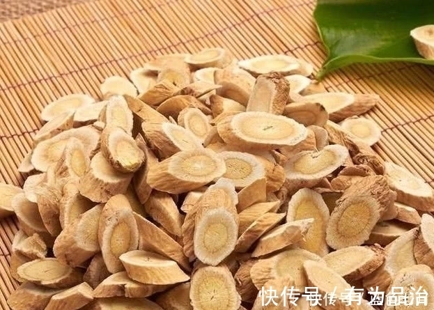 延缓衰老|黄芪泡水喝能补气护肝、延缓衰老，但有一种人喝完会加重病情