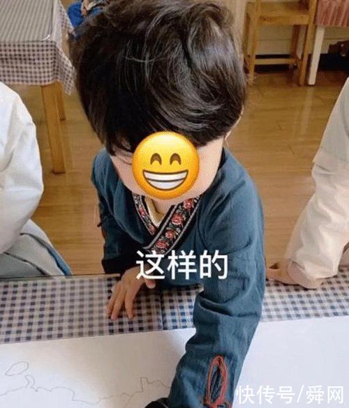 幼儿园组织孩子穿汉服入园，看家长们的杰作 网友:锦衣卫?快!扶寡人进去