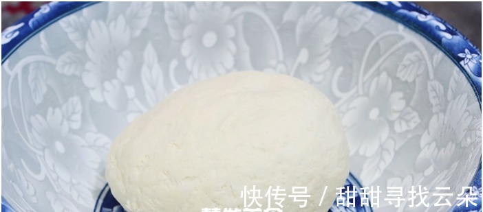 葱花饼这么做太香了,无技巧无难度,一卷一拧不用包,外酥里软!
