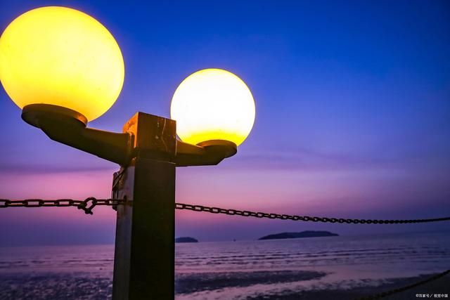 遥忆|路灯诗词24首:灯晖暗暗照城墙,柳舞河风宜纳凉