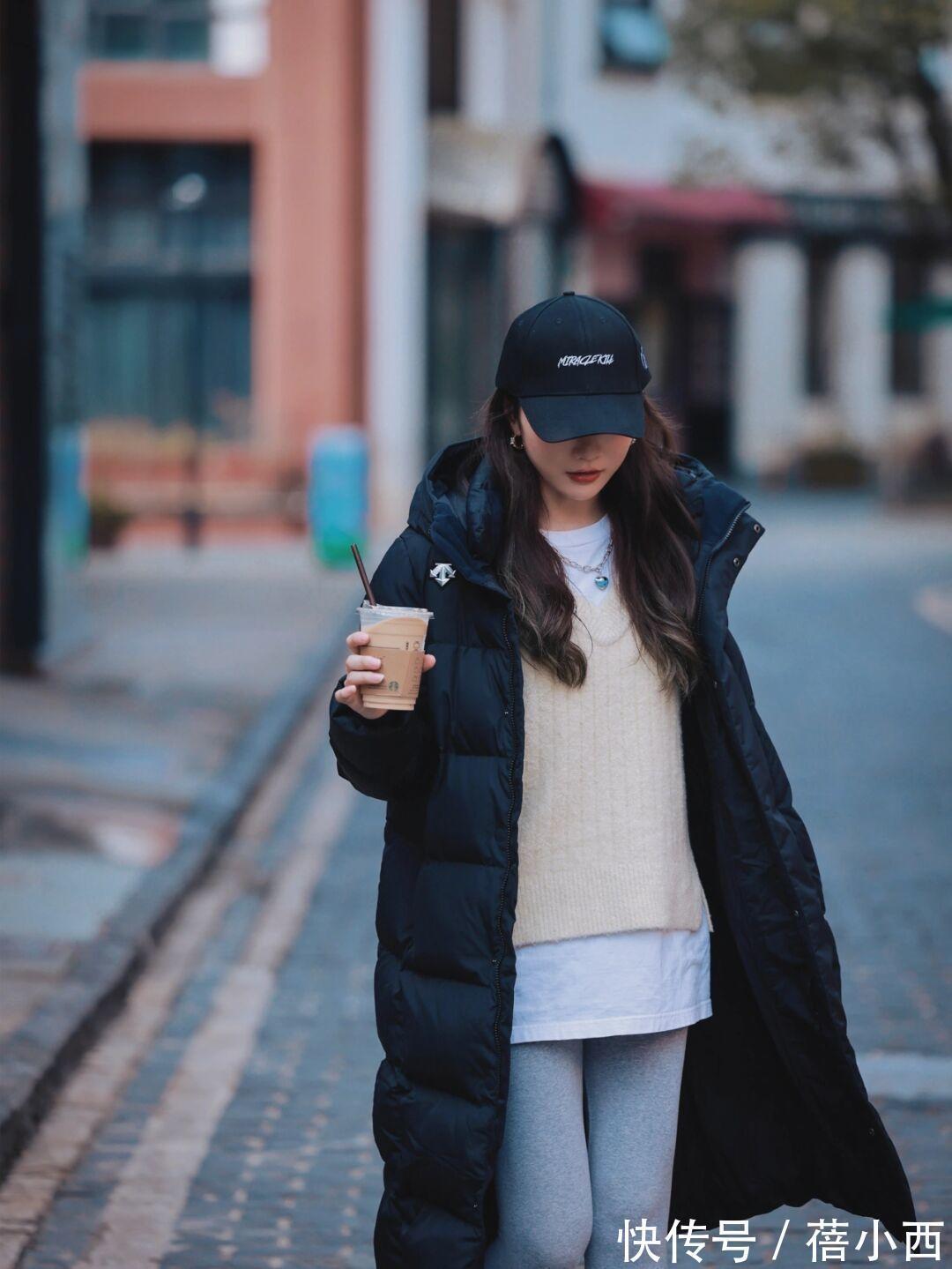 修身性|奔三奔四的女人,秋冬建议多穿“羽绒服”,搭配毛衣保暖又显气质