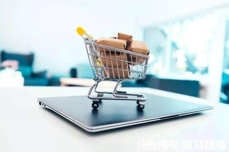 衣服|实体店衣服价格高达几百,电商却只要几十?内幕被揭露,你还买吗