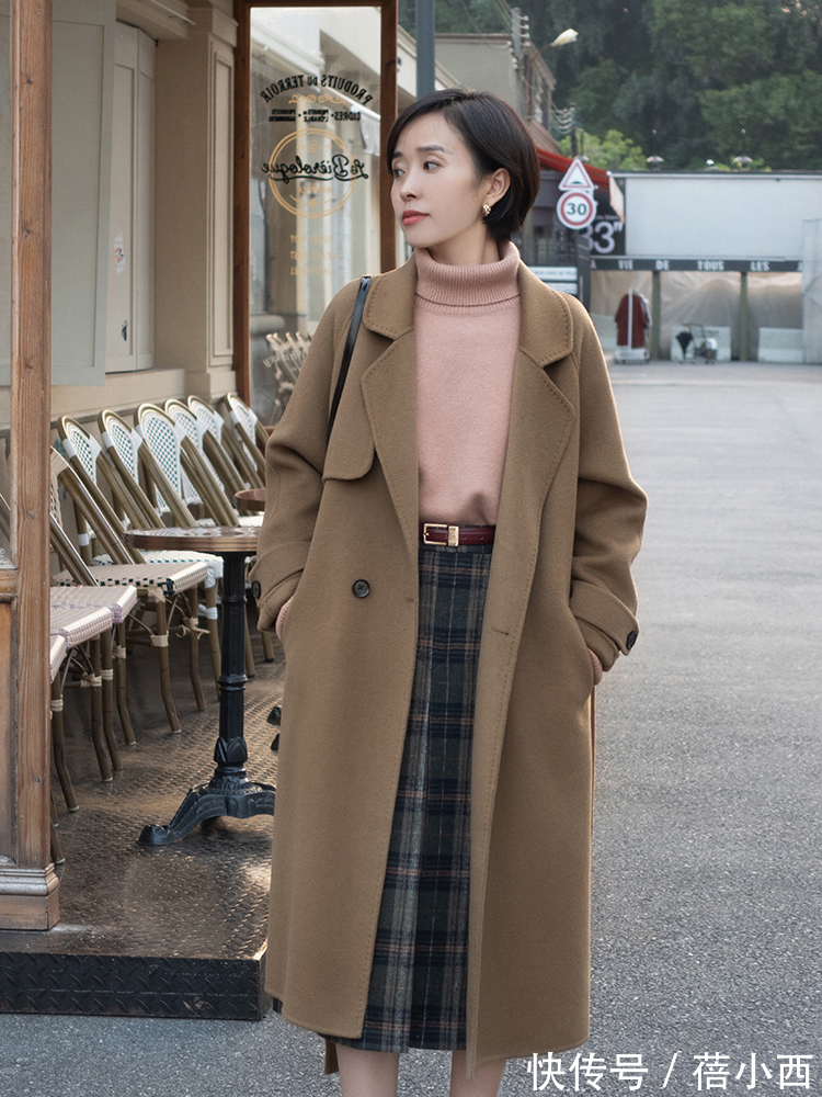 毛衣|奔三奔四的女人,建议多穿“这4种颜色的大衣”,高级感扑面而来